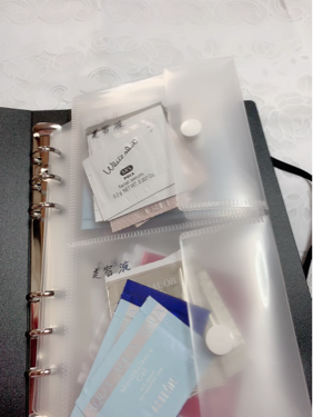 セリア コスメケースのクチコミ「 
✨セリアの商品を使用した試供品の収納✨


《使用したもの》

6リングバインダー

6リ.....」（3枚目）