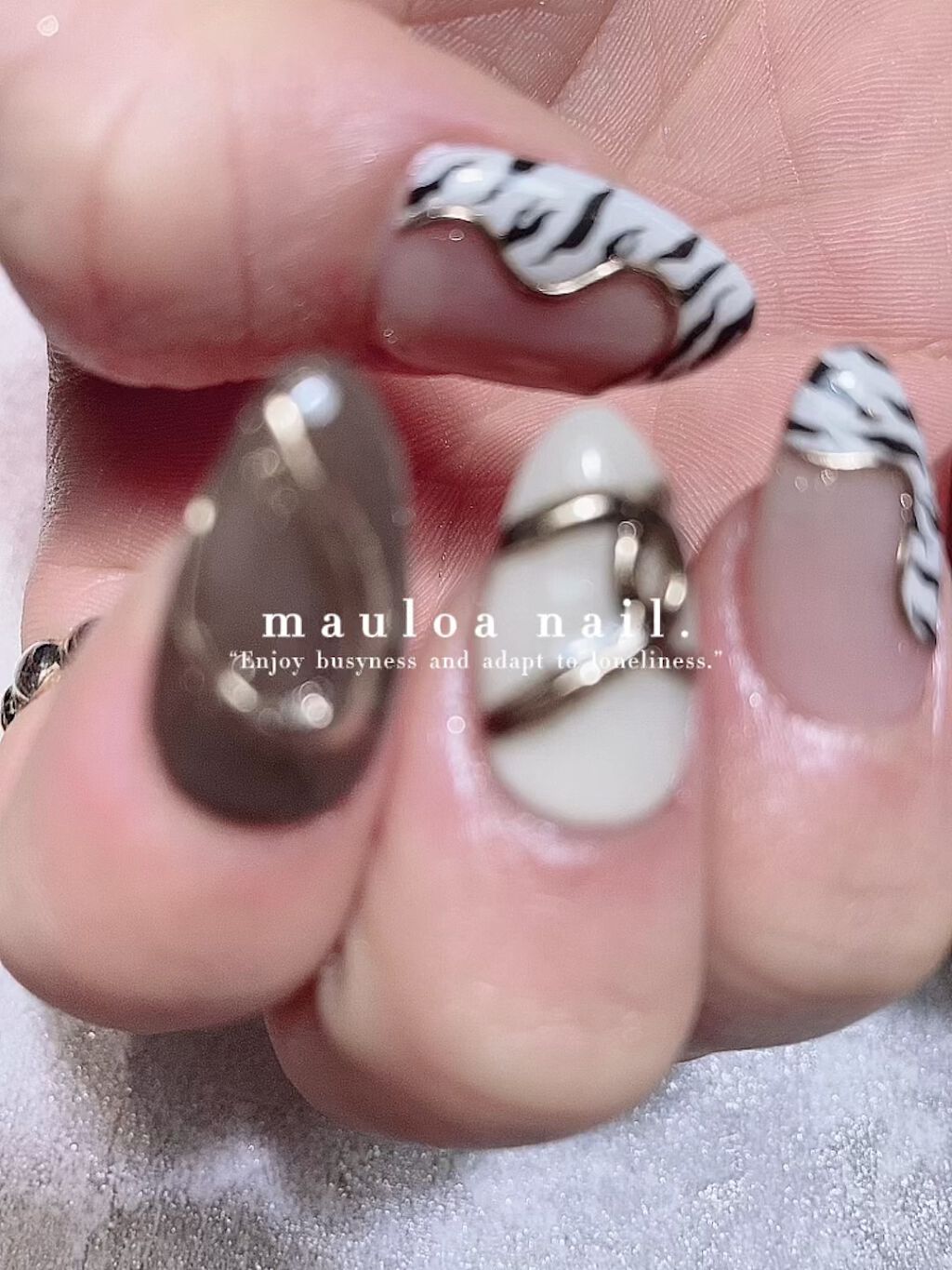 #ネイル,#月ネイル,#アートネイル,#ゼブラネイル,#ミラーアートネイル,#アニマルネイル,#夏ネイル,#ヒョウ柄ネイル,#オータムネイル,#ジュエリーネイル,#ミラーネイル,#手書きアートネイル,#スタッズネイル,#ブラウンネイル,#冬ネイル,#天王寺ネイル,#牛柄ネイルのネイルデザイン