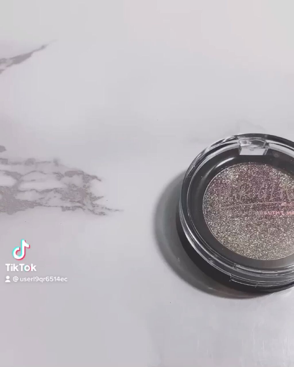 URGLAM　SPARKLE EYESHADOW/U R GLAM/単色アイシャドウを使ったクチコミ（1枚目）