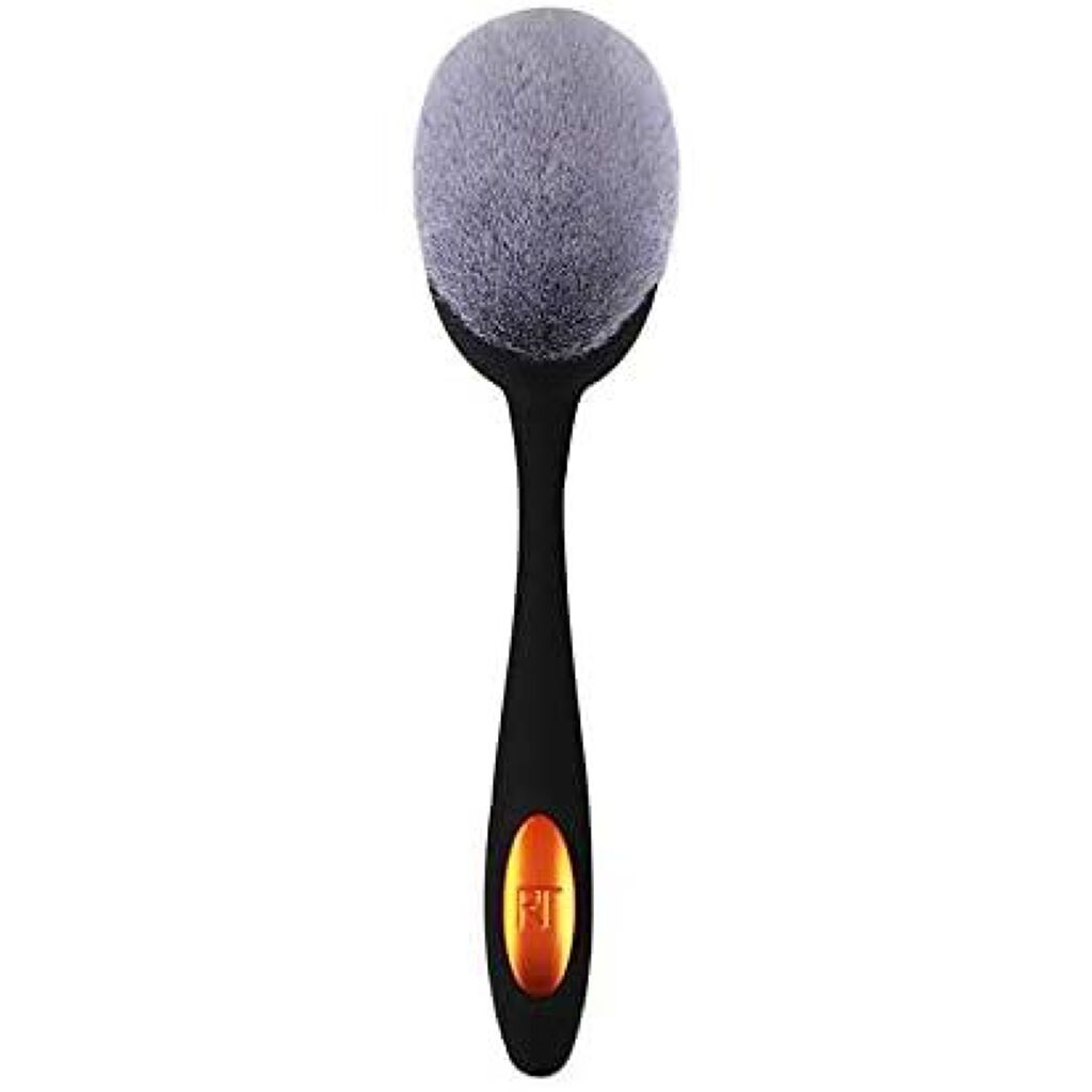 Blend + Blur All Over Brush / Real Techniques