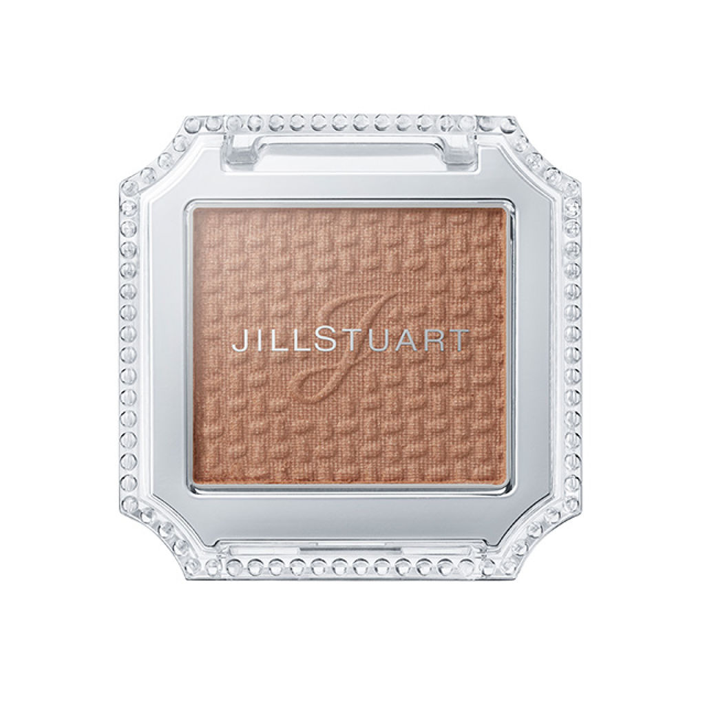 M406 mature elegance