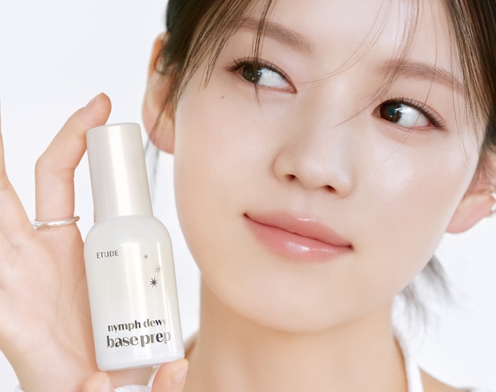 【新商品🎉】うるおい膜でちゅるんと輝くつるもち肌に✨メイクのりを高めるツヤ下地