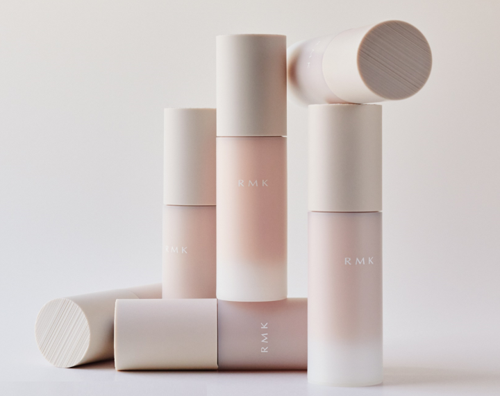 RMK カバーしているのに透ける！フロストマットな肌に仕上げる新ファンデーション