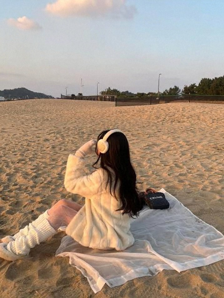 𝑴𝑰𝑴𝑰⋆𝜗𝜚.⋆