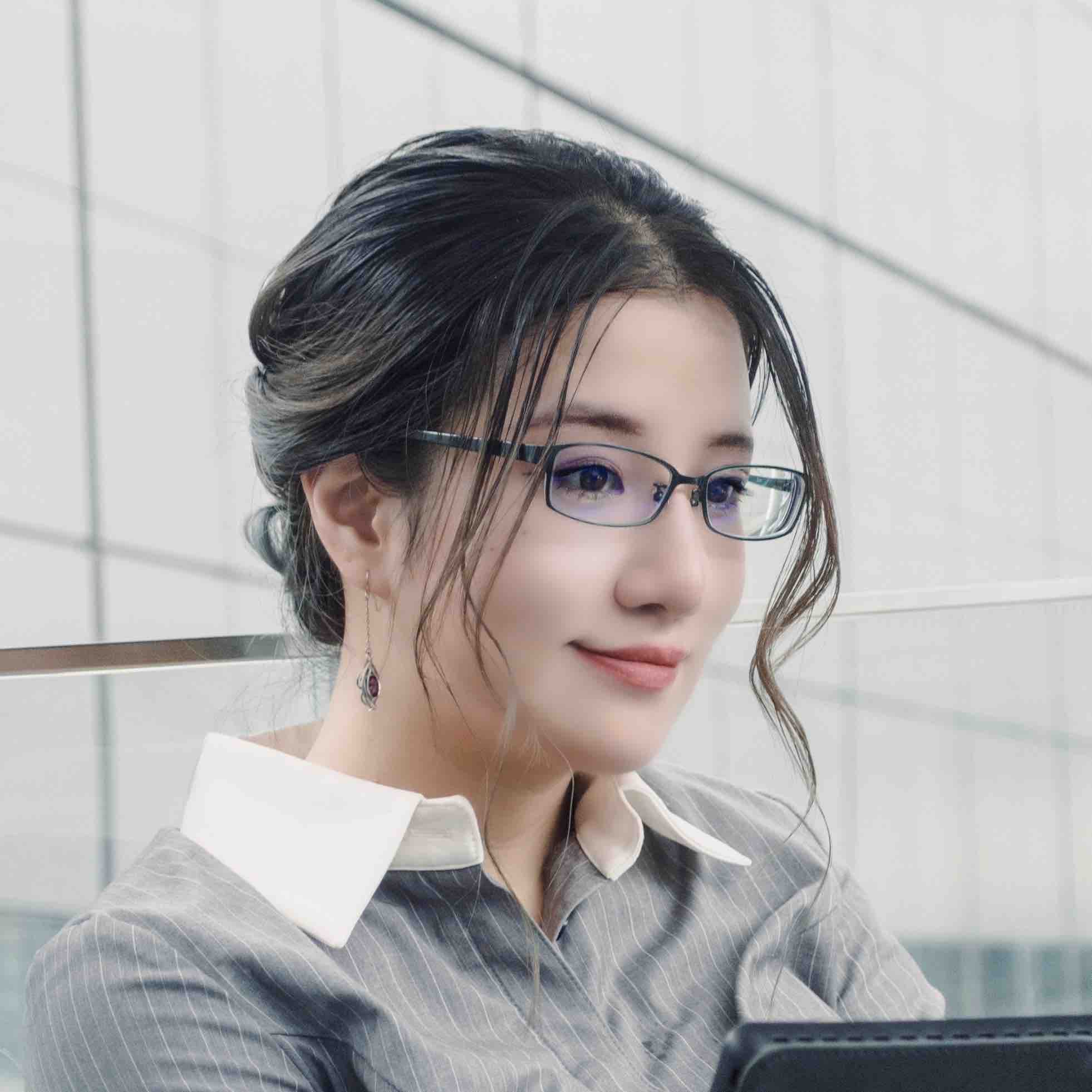 せりぽよ┋30歳ブルベ冬┋薬機法×美容ライター