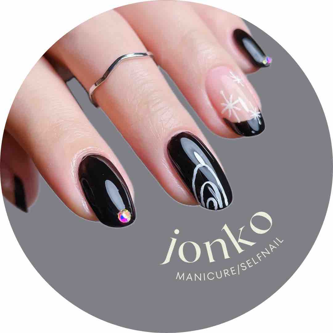 じょんこ┊︎マニキュアでセルフネイル