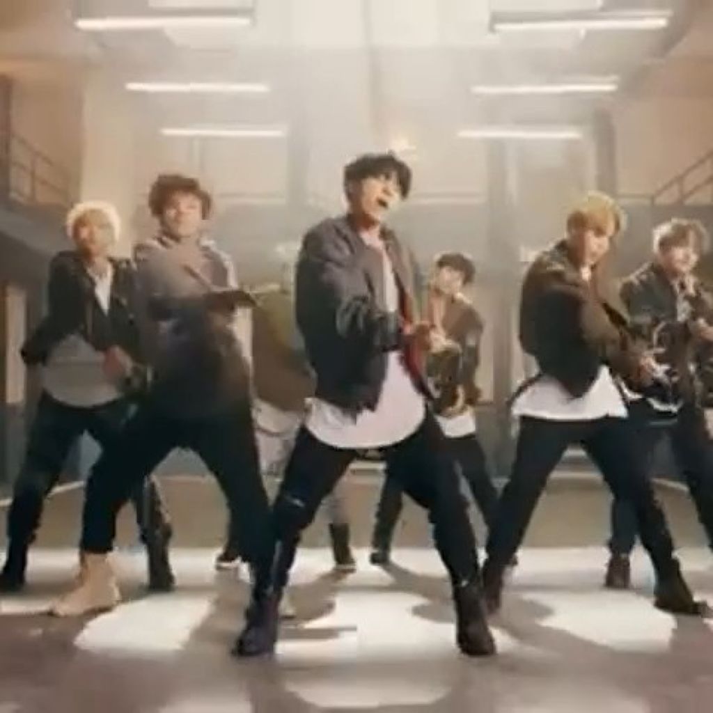 🇰🇷︎︎︎︎✌︎︎︎ 미_____국 ︎︎︎︎  🐰🇰🇷