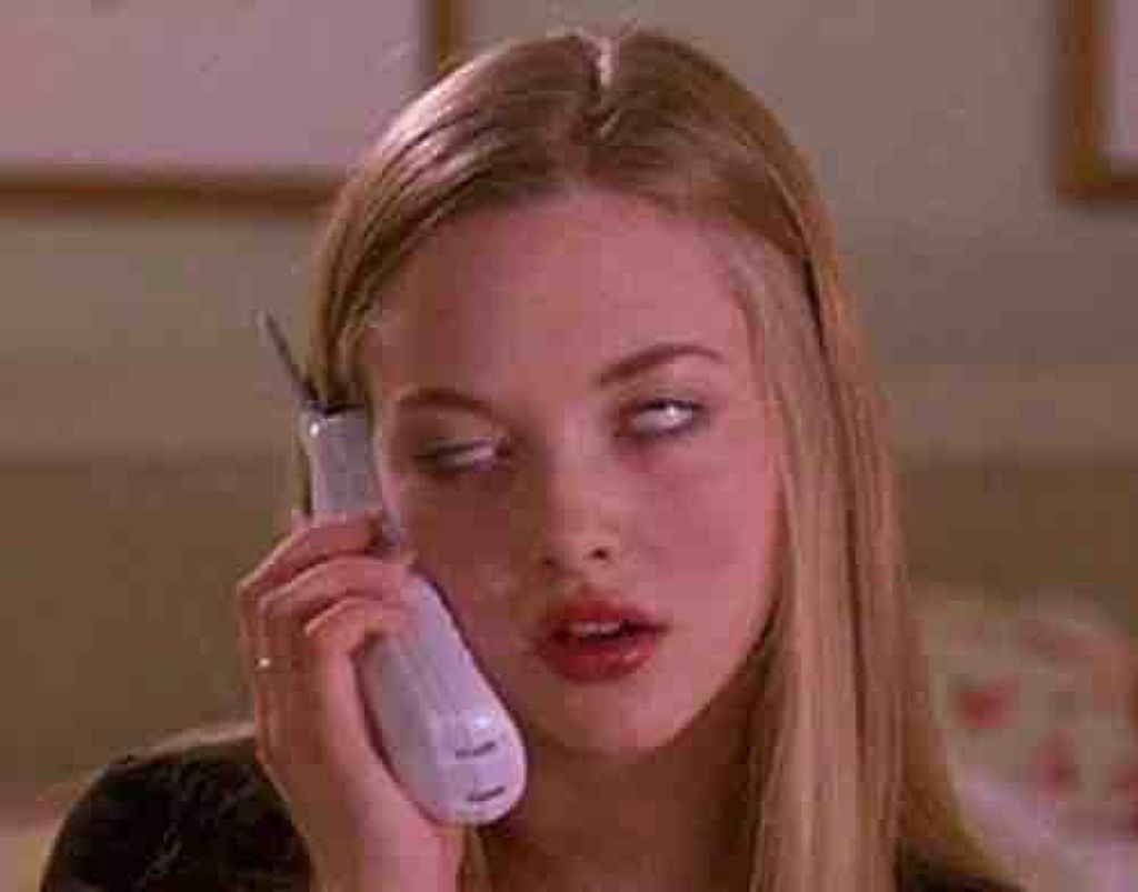 四六時中前髪触ってる女