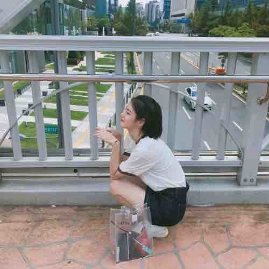 Airi  (っ'-')╮ =͟͟͞͞🍎🍏ﾌﾞｫﾝ