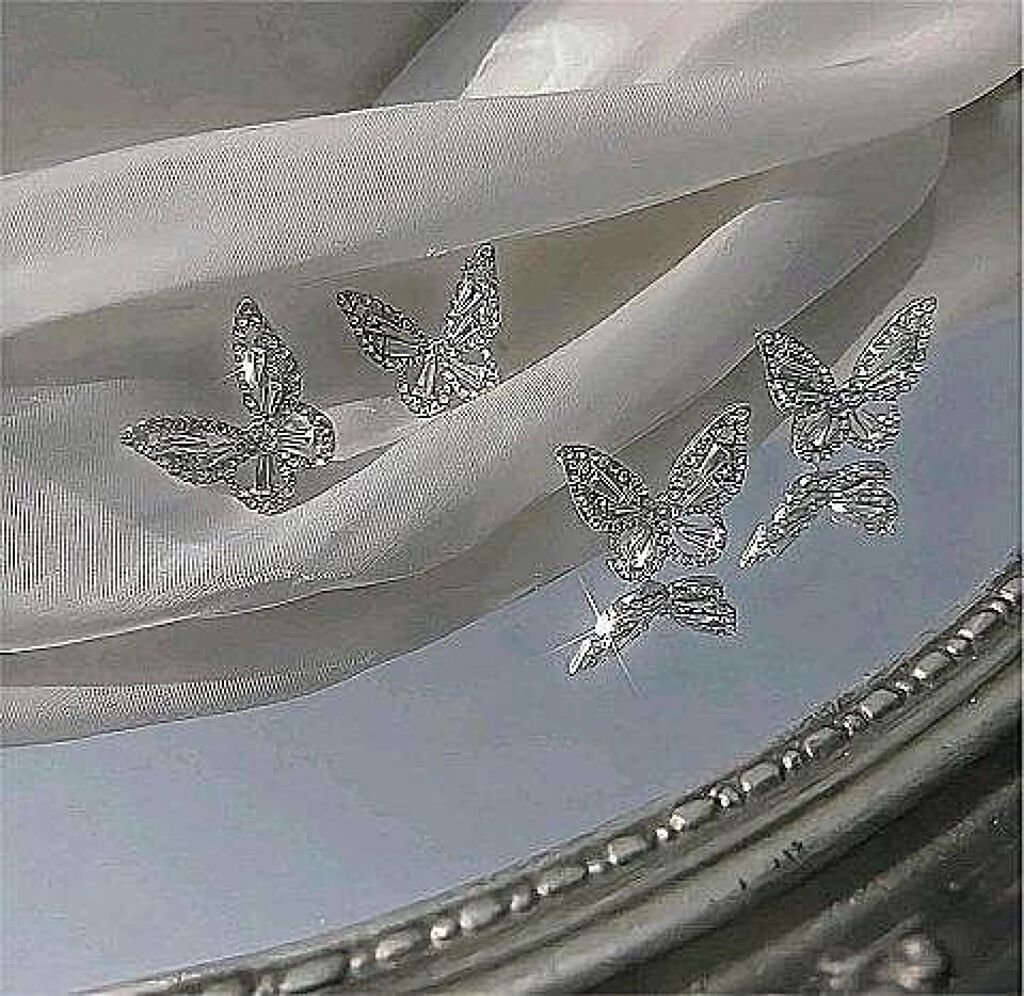 元アイドル、海外誌モデルA