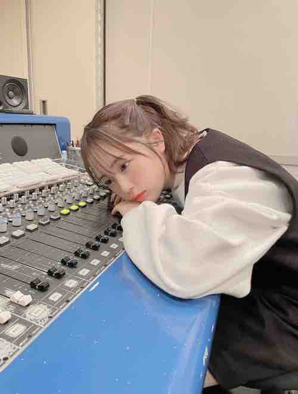 - ̗̀ ɪᴏʀɪ  ̖́-